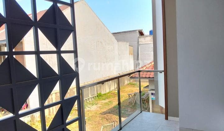 Rumah Baru 2 Lantai Cluster Elit Singgasana Pradana