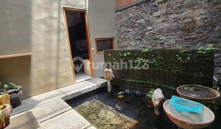 Rumah Lux Mewah Semi Furnish di Batununggal