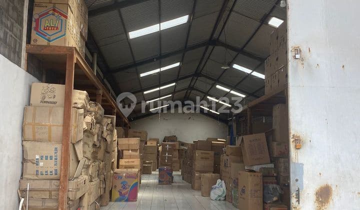 Gudang Bersih Akses Fuso Long Siap Huni di Kopo Sadang