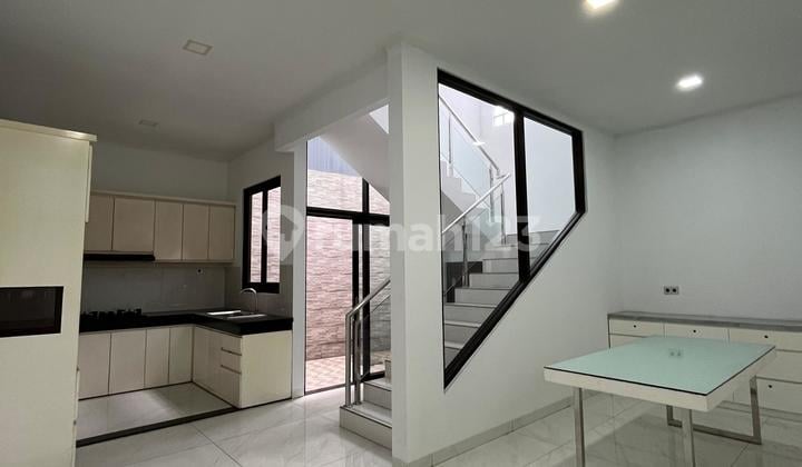 Rumah Minimalis 2 Lantai Siap Huni Sayap Sudirman