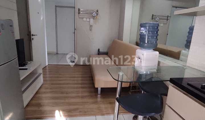 DIJUAL CEPAT MURAH APARTEMEN GREEN BAY PLUIT TOWER BORNEO LANTAI SEDANG VIEW POOL 2BR FULL FURNISH LANTAI PARQUET