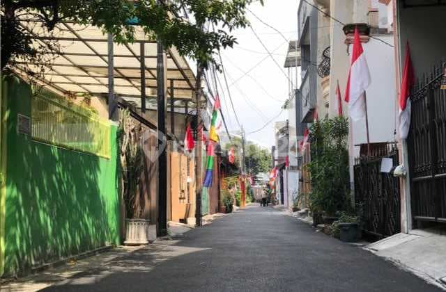 DIJUAL MURAH DAN CEPAT RUMAH 3 LANTAI DI JALAN DR. MAKALIWE, GROGOL JAKARTA BARAT