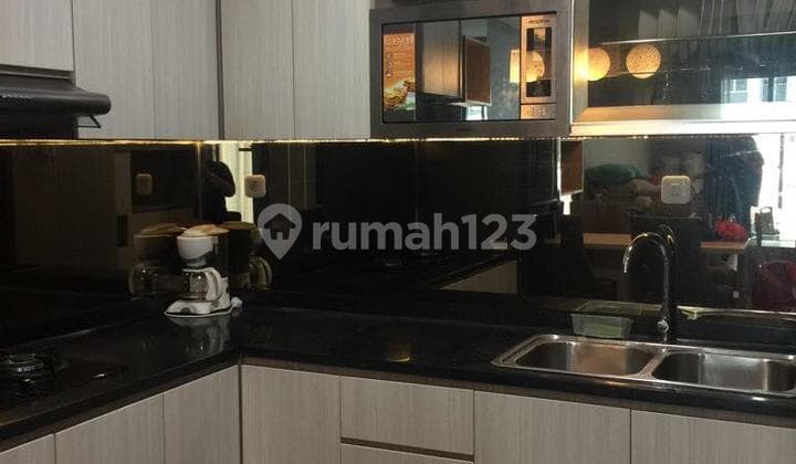 Di Sewakan Apartemen Green Bay Condominium 2 BR Furnish Bagus Lantai Favorit