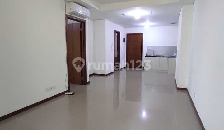 Disewakan Tahunan Kondominium Green Bay Pluit 2Br Kosongan dengan AC Tower L Lantai Tinggi View Laut