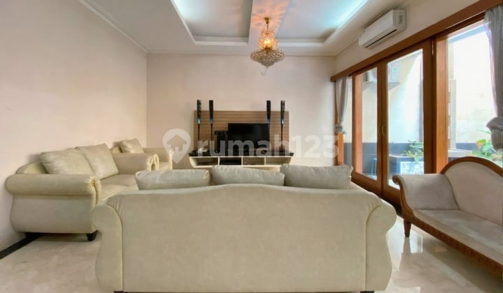 Rumah Super Mewah Classic Eropa 3.5 LT Ilokasi Strategis Marmer Import