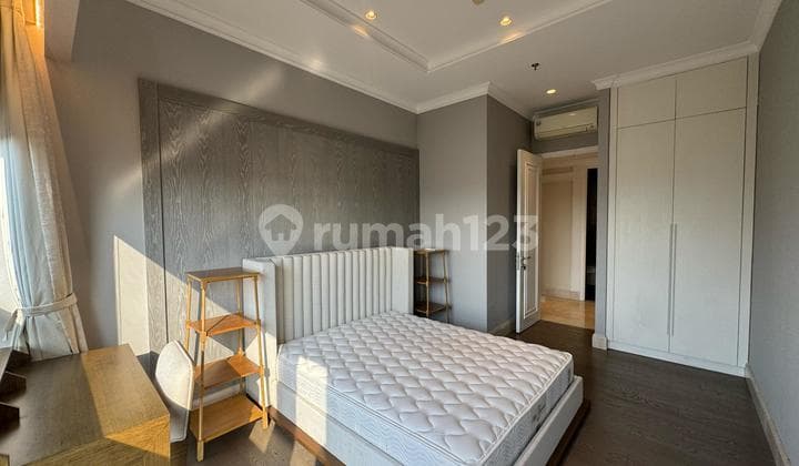 FOR RENT 3 BEDROOMS RESORT APARTMENT LUXURIOUSLY FURNISHED JAKARTA SELATAN
