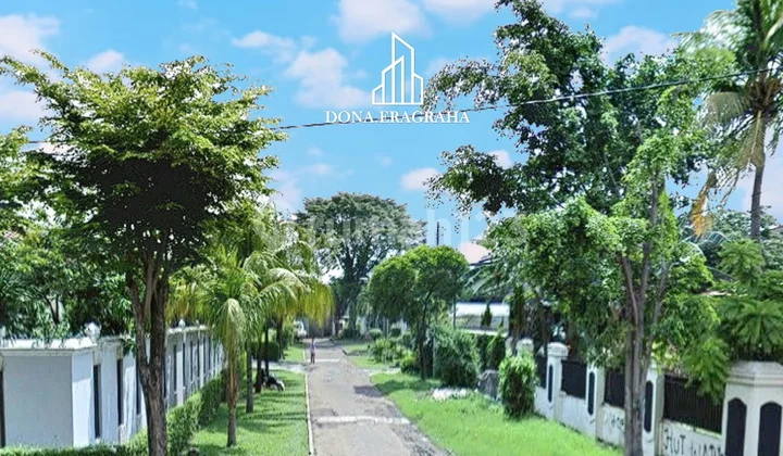 Old House with Land Calculation in Deplu Cidodol Permata Hijau Complex