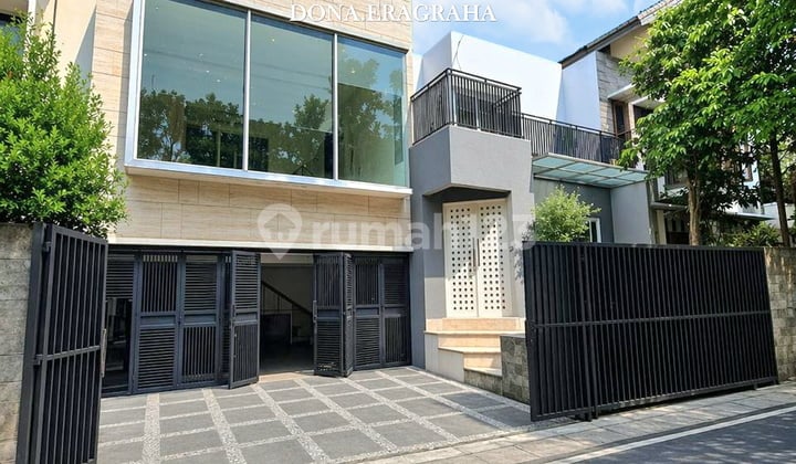 Rumah Modern Siap Huni Kolam Renang Indoor di Cipete
