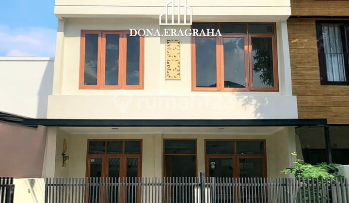 Strategic Location House Wide Road Near Pondok Indah Mall