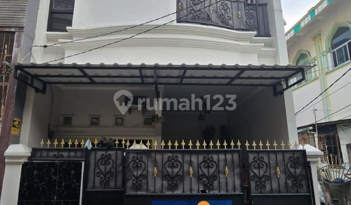Jual Cepat Rumah Siap Pake ! , 3 Lantai Semi Full Furnish, Starategis