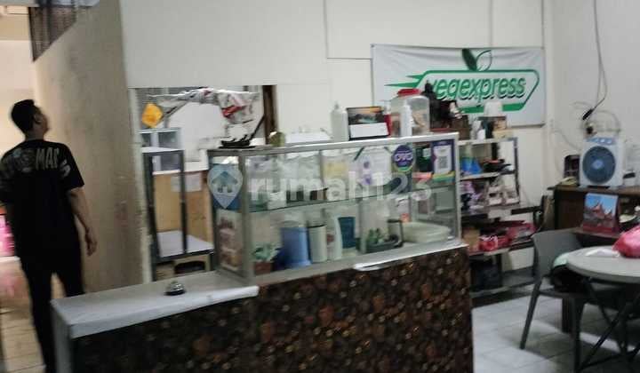 FOR SALE Fast 4-Story Shop House, Corner Position, Facing Main Road, 40-Foot Container Accessible, Strategic Location, P. Jayakarta, Central Jakarta