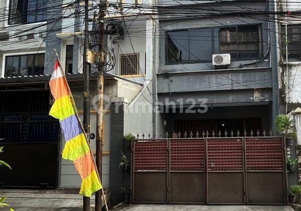 For sale shop house Kebun Jeruk Tamansari