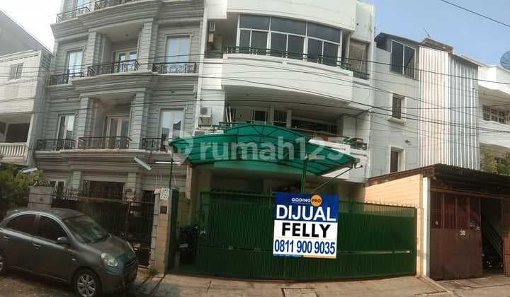 House For Sale. Ready to Occupy. 4 Floors. Strategic Location. Taman Sari.