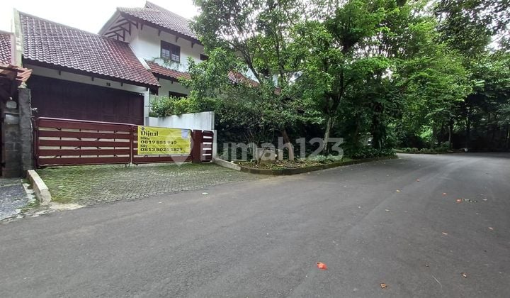 House in Villa Duta, Sipatahunan, 2 Floors, Good Certificate (SHM), Negotiable.