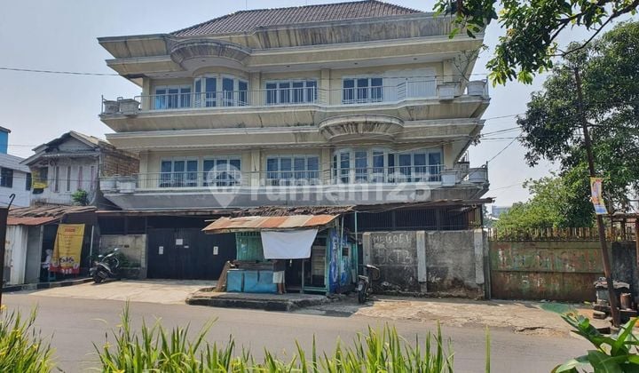Rumah Besar di Tengah Kota Bogor