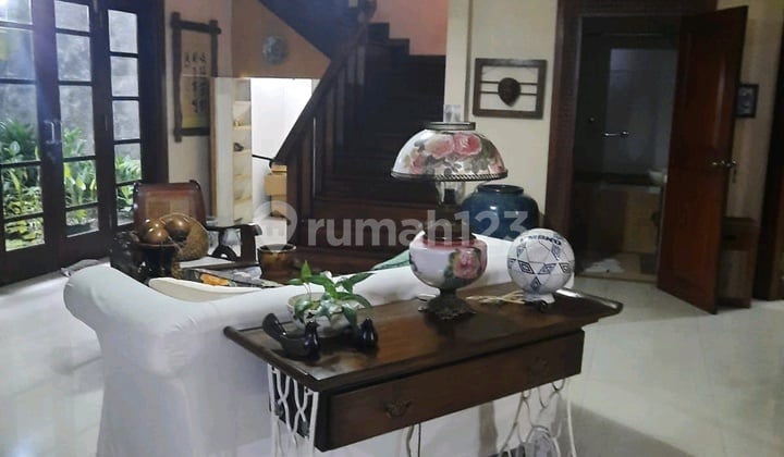 Rumah terawat dan siap huni Raya Darmo Indah