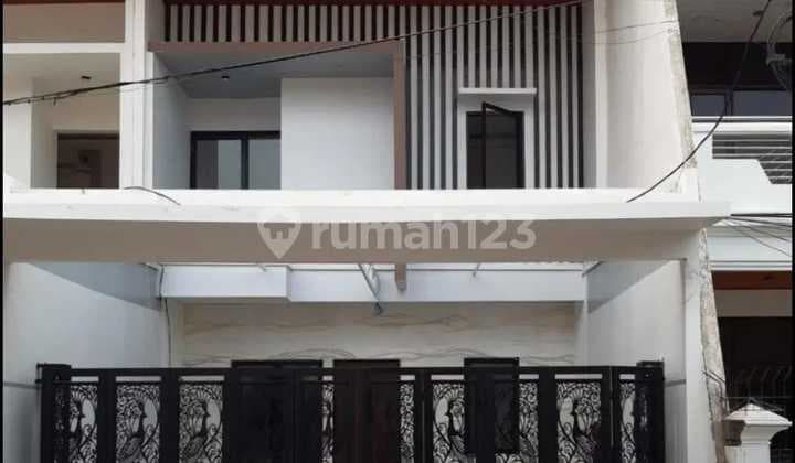Gress 2 Lantai Rumah Darmo Permai Timur
