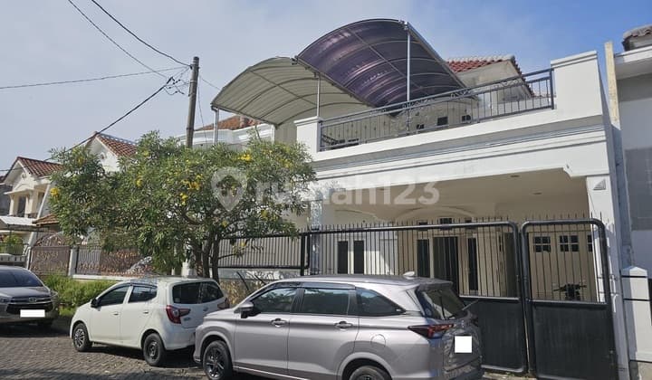 2 Lantai Hunian di Wiyung Rumah di Dian Istana Taman Ratu
