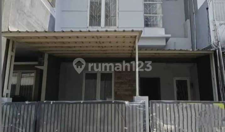 2 Floors Darmo Intersection House, West Surabaya