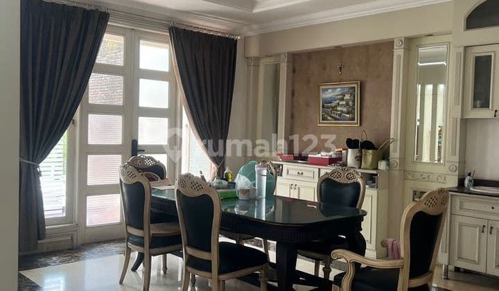 Split Level Rumah Classic di Villa Taman Telaga, Citraland