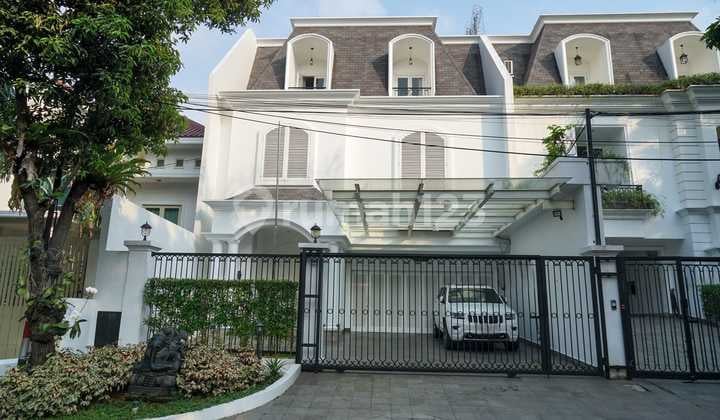 Tirtayasa House, Kebayoran Baru, South Jakarta - 3 Floors plus Roof Top (American Style)