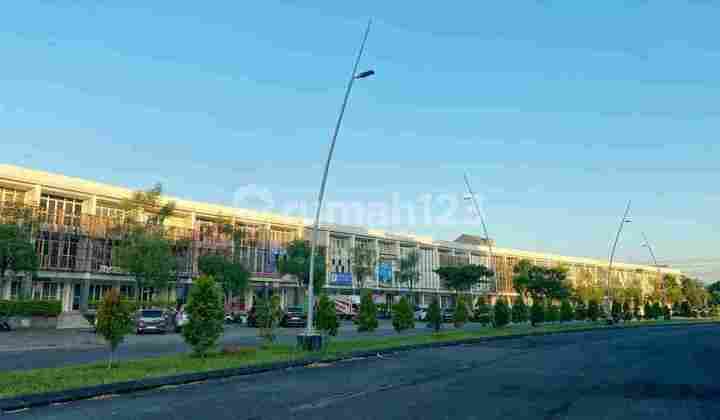 Premium Crown Soho Royal Residence Wiyung Commercial Building