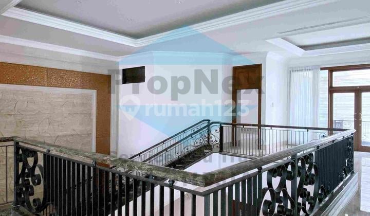 Modern Minimalist Family Graha