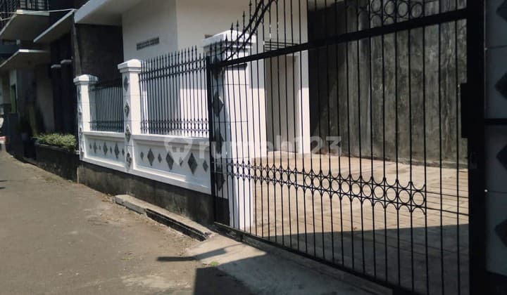 Gedung 4 Lantai Pandaan Rumah Walet