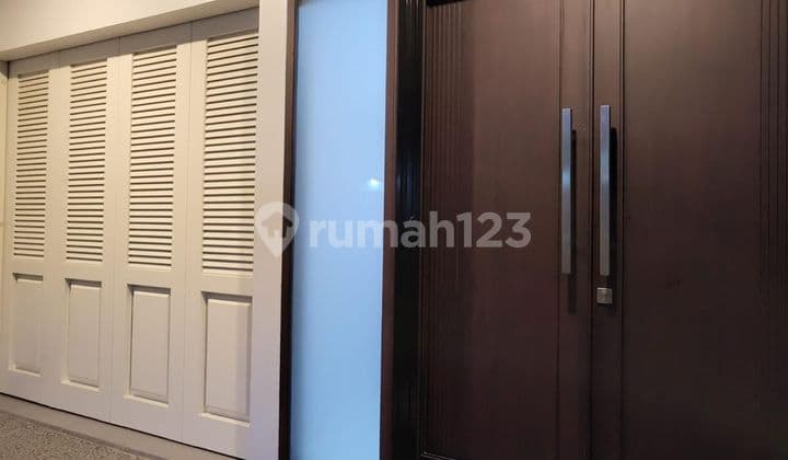 di rumah mewah taman palem lestari 2 lantai di jual