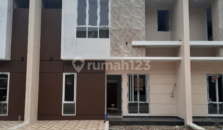 Dijual Rumah Townhouse Brand New 2 Lantai Dekat Jakarta Selatan
