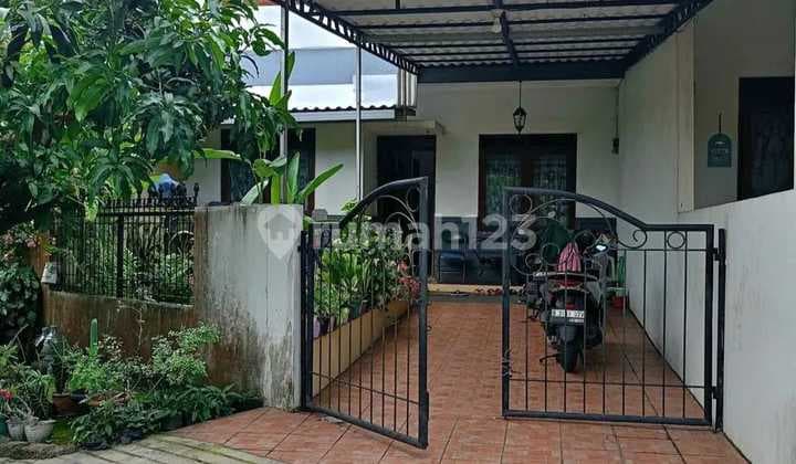 Minimalist 2-Story House in the Melati Mas Serpong Cluster