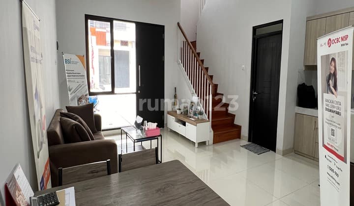 Rumah 2 Lantai Dekat Stasiun Rawabuntu