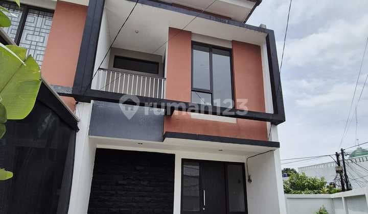 Rumah Dekat Stasiun Siap Huni