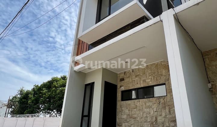 Rumah Ready Stock 2 Lantai Lokasi Strategis