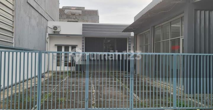 Rumah dan Toko Strategis di Jalan Raya Boulevard Cocok untuk Usaha