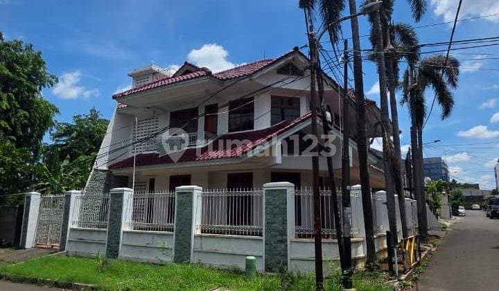 Rumah Bagus dan Luas di Komplek Taman Alfa Indah Jaksel