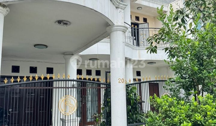 Rumah Fully Furnished Siap Huni di Indraprasta Dekat Tol
