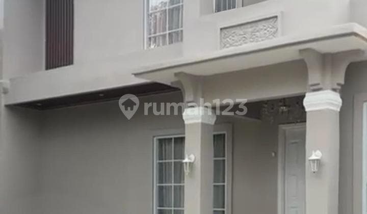 Rumah Hook Fully Furnished Kolam Renang Di Cibubur - Cluster