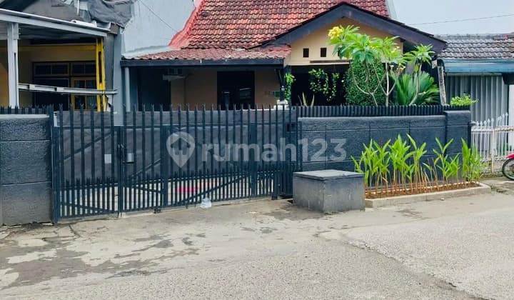 Rumah Unfurnished Bagus di Budi Agung Hadap Timur Dekat Tol