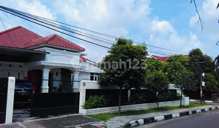 Rumah Hook Semi Furnished Bagus Di Boulevard Taman Yasmin