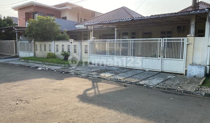 Rumah Semi Furnished Bagus Di Boulevard Taman Yasmin