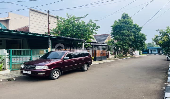 Rumah Unfurnished Bagus Dekat Tol Dekat Stasiun Di Taman Yasmin