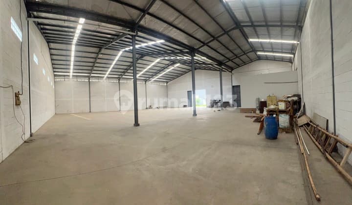 Dijual Bangunan Komersial Berupa Gudang Di Jalan Raya Karadenan