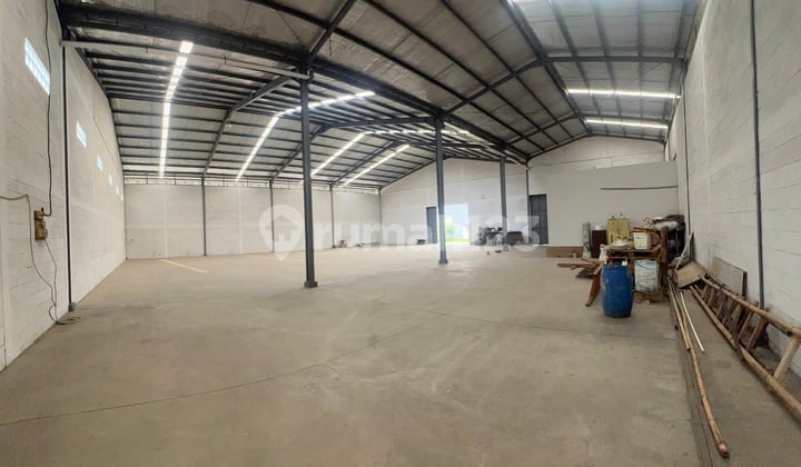 Dijual Bangunan Komersial Berupa Gudang Di Jalan Raya Karadenan