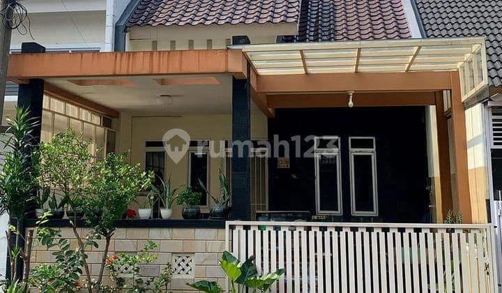 Rumah Cantik di Kemang Regency Dekat Tol Summarecon