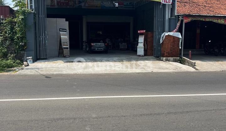 Dua Ruko Gandeng Di Jalan Raya Karadenan Kecamatan Cibinong