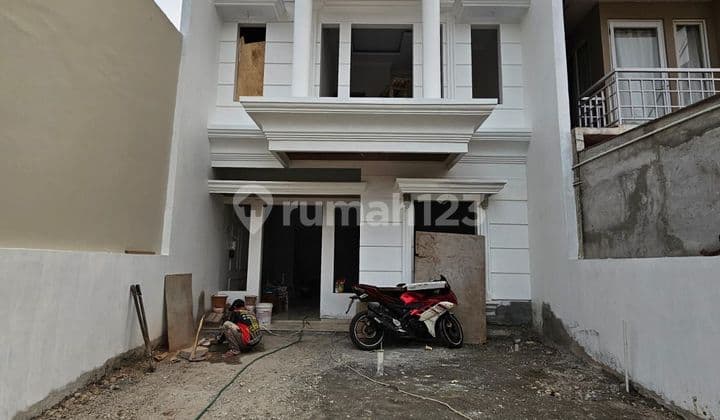 Rumah 2 Lantai Modern Classic di jagakarsa jaksel dekat ke cilandak