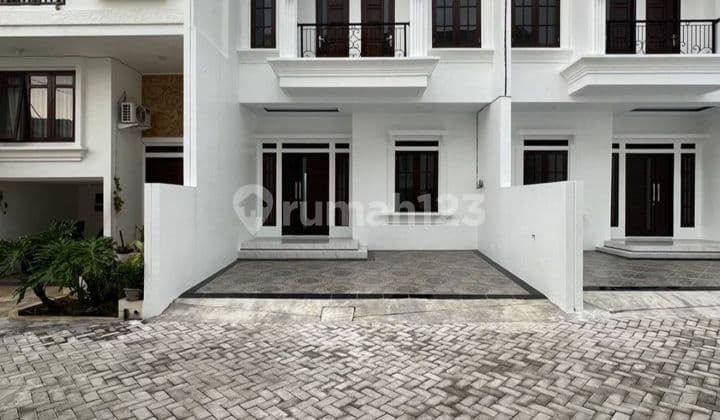 Rumah 2.5 Lantai Di Area Margasatwa Cilandak JakSel