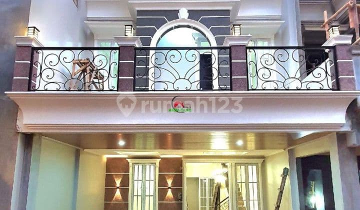 Premium Townhouse Dengan Balkon Di Jagakarsa Jaksel