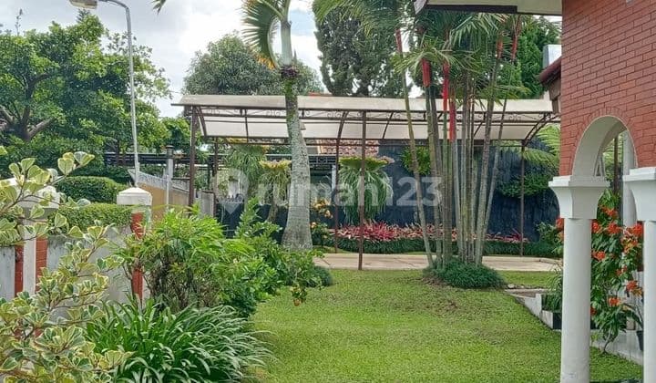 Rumah Besar Sejuk Asri dlm Perum Elite Gegerkalong Bandung.PULUNG BU!!